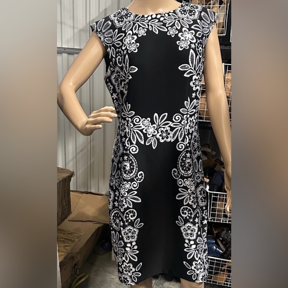 R&K Black and White Floral sleeveless scoop neck  back zip up Midi Dress size 12 - Picture 2 of 7